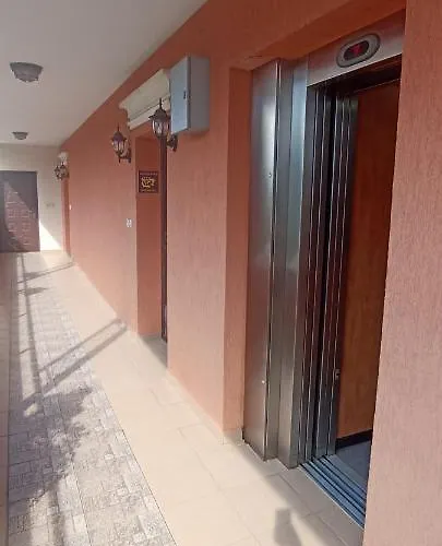 чудесно място с басейн 